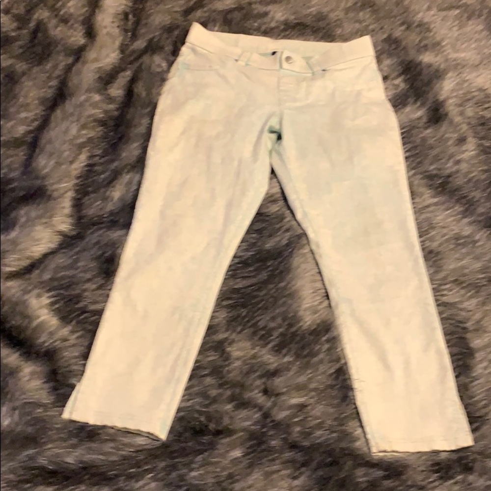 3/$15 NWOT HUE Cropped Jeggings